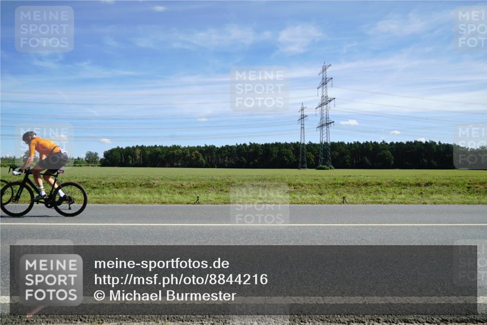 07.09.2025 - 19. Norderstedt Triathlon Michael Burmester http://msf.ph/oto/8844216 07.09.2025 12:44:26 Radfahren 742 meine-sportfotos.de
