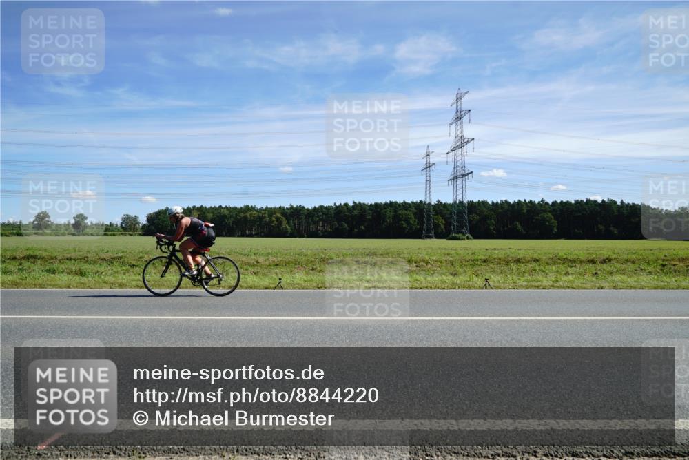 07.09.2025 - 19. Norderstedt Triathlon Michael Burmester http://msf.ph/oto/8844220 07.09.2025 12:44:28 Radfahren 742 meine-sportfotos.de