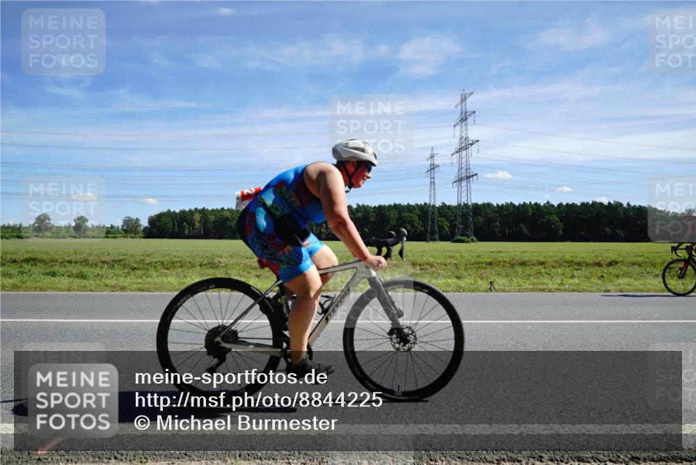 07.09.2025 - 19. Norderstedt Triathlon Michael Burmester http://msf.ph/oto/8844225 07.09.2025 12:44:29 Radfahren 742 meine-sportfotos.de