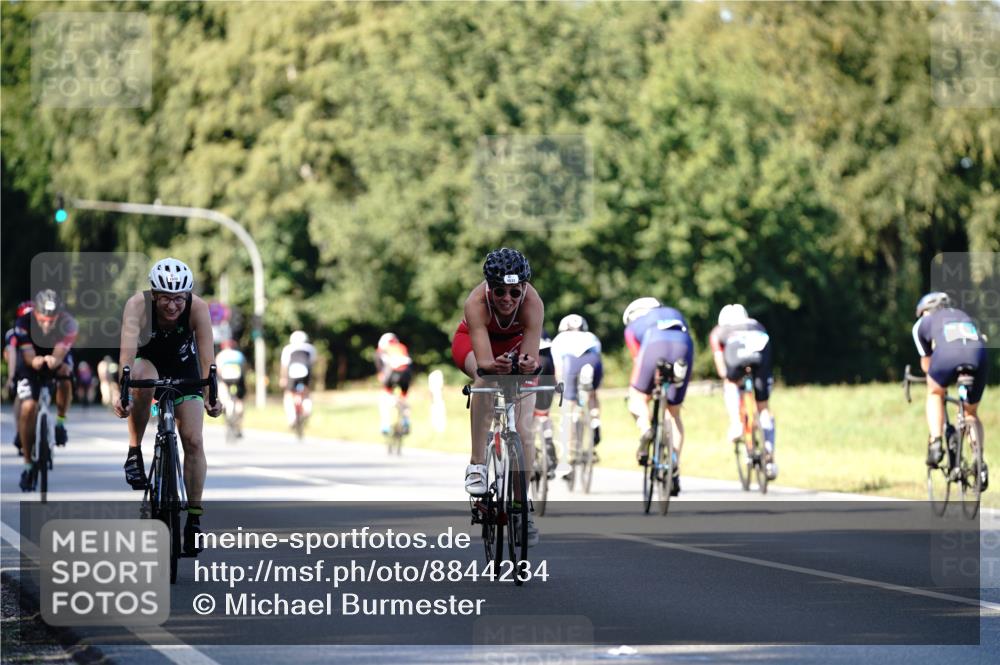 07.09.2025 - 19. Norderstedt Triathlon Michael Burmester http://msf.ph/oto/8844234 07.09.2025 15:59:25 Radfahren 1531, 1533 meine-sportfotos.de
