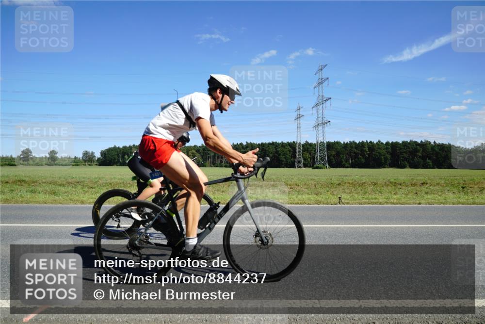 07.09.2025 - 19. Norderstedt Triathlon Michael Burmester http://msf.ph/oto/8844237 07.09.2025 14:50:26 Radfahren 363, 476, 1431, 1470 meine-sportfotos.de