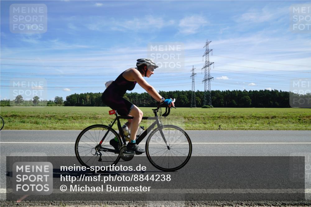 07.09.2025 - 19. Norderstedt Triathlon Michael Burmester http://msf.ph/oto/8844238 07.09.2025 12:44:32 Radfahren 250, 307, 742 meine-sportfotos.de