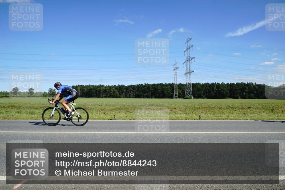 07.09.2025 - 19. Norderstedt Triathlon Michael Burmester http://msf.ph/oto/8844243 07.09.2025 14:50:30 Radfahren  meine-sportfotos.de