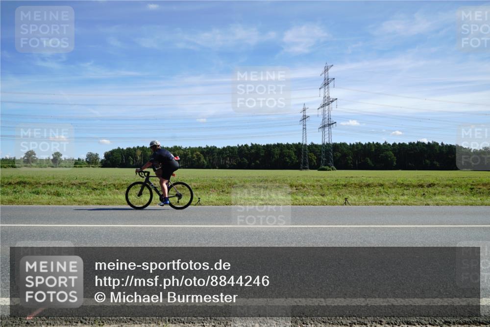 07.09.2025 - 19. Norderstedt Triathlon Michael Burmester http://msf.ph/oto/8844246 07.09.2025 12:44:36 Radfahren 250, 307, 1238 meine-sportfotos.de