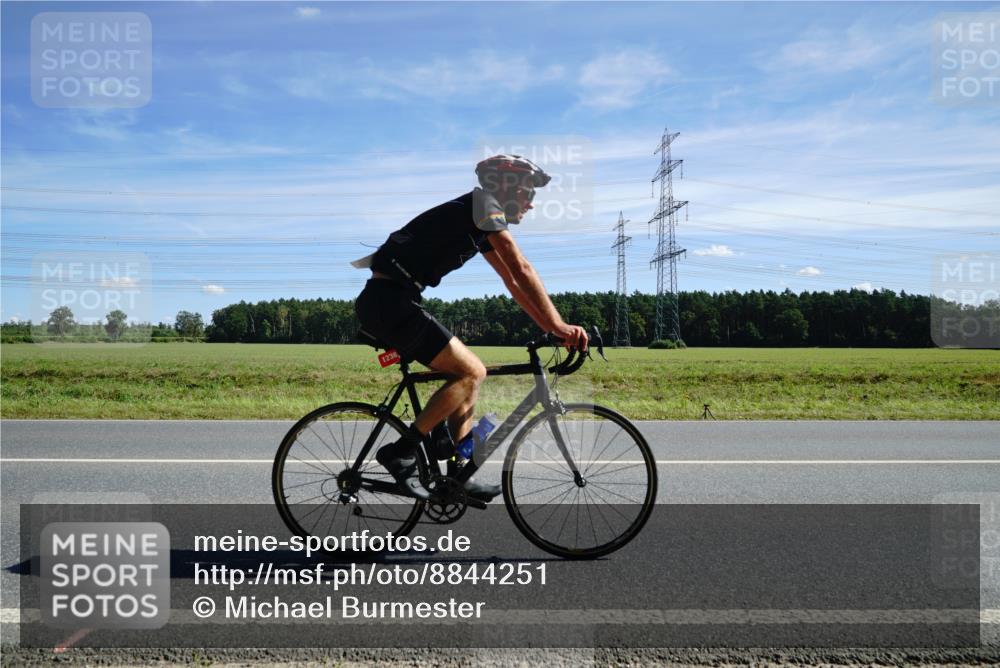 07.09.2025 - 19. Norderstedt Triathlon Michael Burmester http://msf.ph/oto/8844251 07.09.2025 12:44:38 Radfahren 1238 meine-sportfotos.de