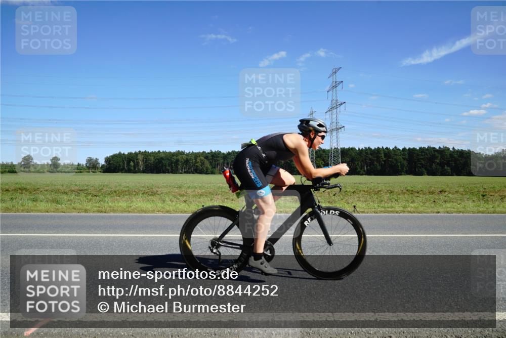 07.09.2025 - 19. Norderstedt Triathlon Michael Burmester http://msf.ph/oto/8844252 07.09.2025 14:50:33 Radfahren 450, 1501 meine-sportfotos.de