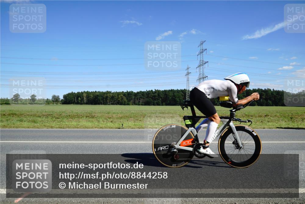07.09.2025 - 19. Norderstedt Triathlon Michael Burmester http://msf.ph/oto/8844258 07.09.2025 14:50:36 Radfahren 450, 1501 meine-sportfotos.de