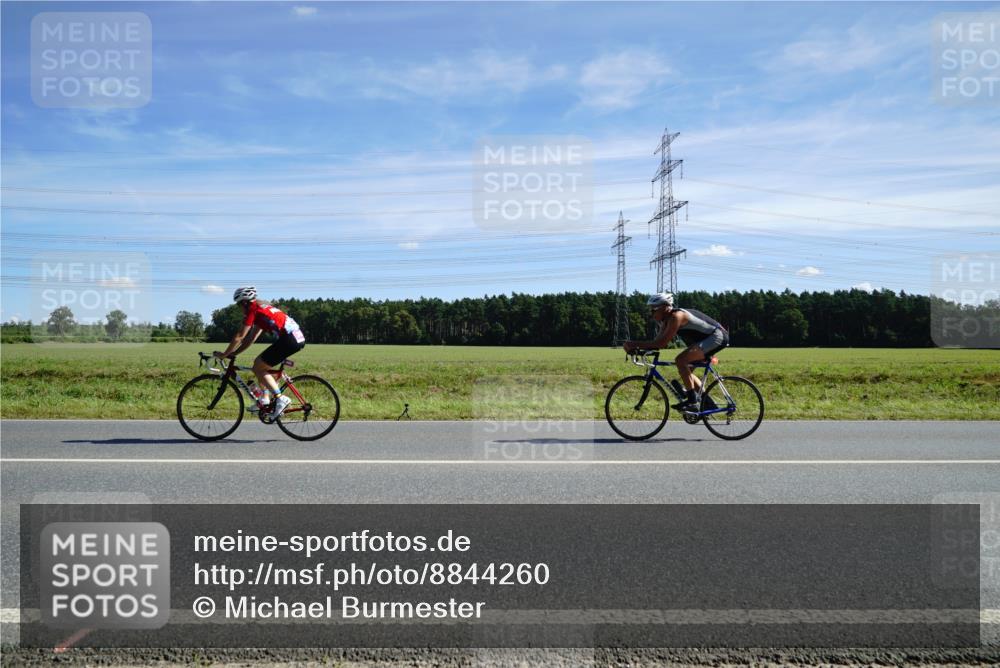 07.09.2025 - 19. Norderstedt Triathlon Michael Burmester http://msf.ph/oto/8844260 07.09.2025 12:44:40 Radfahren 1238 meine-sportfotos.de