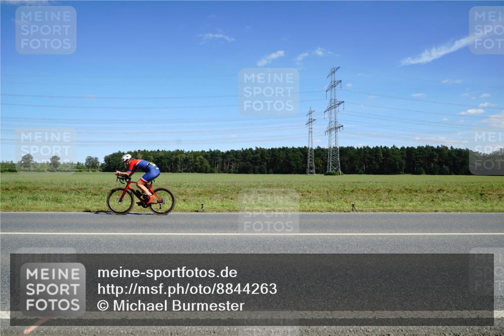 07.09.2025 - 19. Norderstedt Triathlon Michael Burmester http://msf.ph/oto/8844263 07.09.2025 14:50:37 Radfahren 450, 1026, 1501 meine-sportfotos.de
