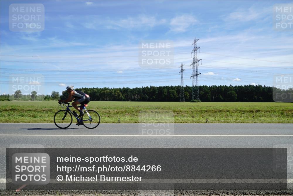 07.09.2025 - 19. Norderstedt Triathlon Michael Burmester http://msf.ph/oto/8844266 07.09.2025 12:44:41 Radfahren 1238 meine-sportfotos.de
