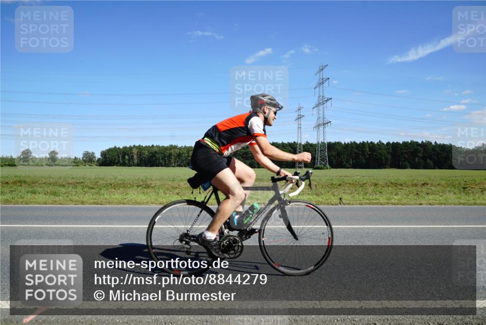 07.09.2025 - 19. Norderstedt Triathlon Michael Burmester http://msf.ph/oto/8844279 07.09.2025 14:50:44 Radfahren 863, 877 meine-sportfotos.de