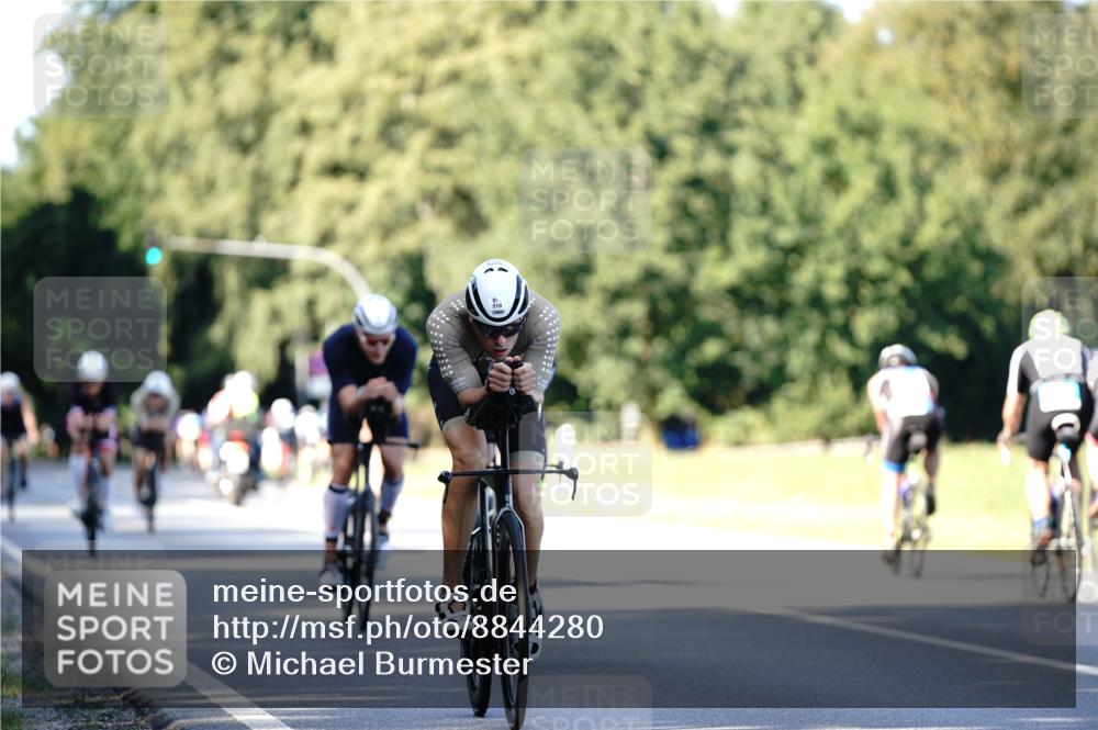 07.09.2025 - 19. Norderstedt Triathlon Michael Burmester http://msf.ph/oto/8844280 07.09.2025 15:59:31 Radfahren 403, 498, 510, 537, 1045, 1558 meine-sportfotos.de