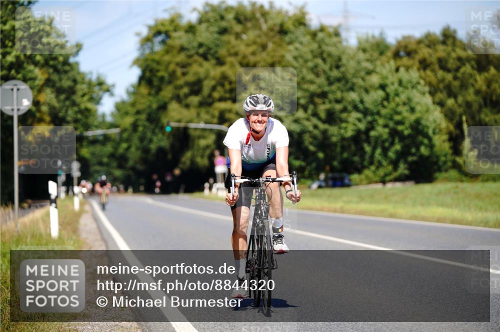 07.09.2025 - 19. Norderstedt Triathlon Michael Burmester http://msf.ph/oto/8844320 07.09.2025 13:06:32 Radfahren 339, 345 meine-sportfotos.de