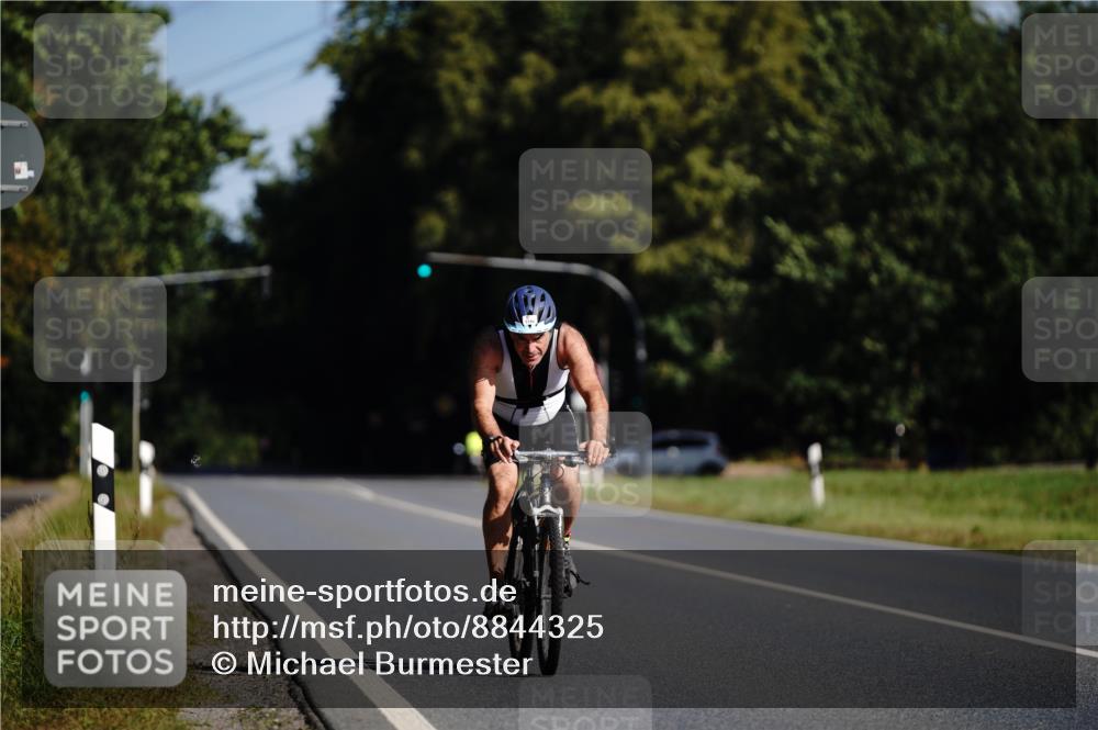 07.09.2025 - 19. Norderstedt Triathlon Michael Burmester http://msf.ph/oto/8844325 07.09.2025 10:27:26 Radfahren 1140 meine-sportfotos.de