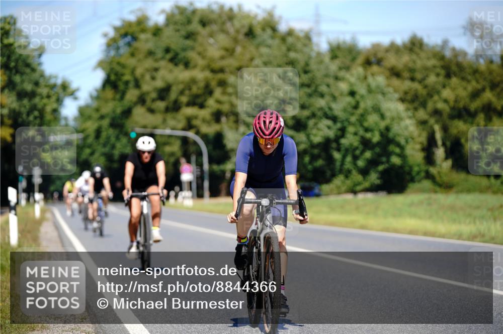 07.09.2025 - 19. Norderstedt Triathlon Michael Burmester http://msf.ph/oto/8844366 07.09.2025 13:07:05 Radfahren 270, 745, 1292 meine-sportfotos.de