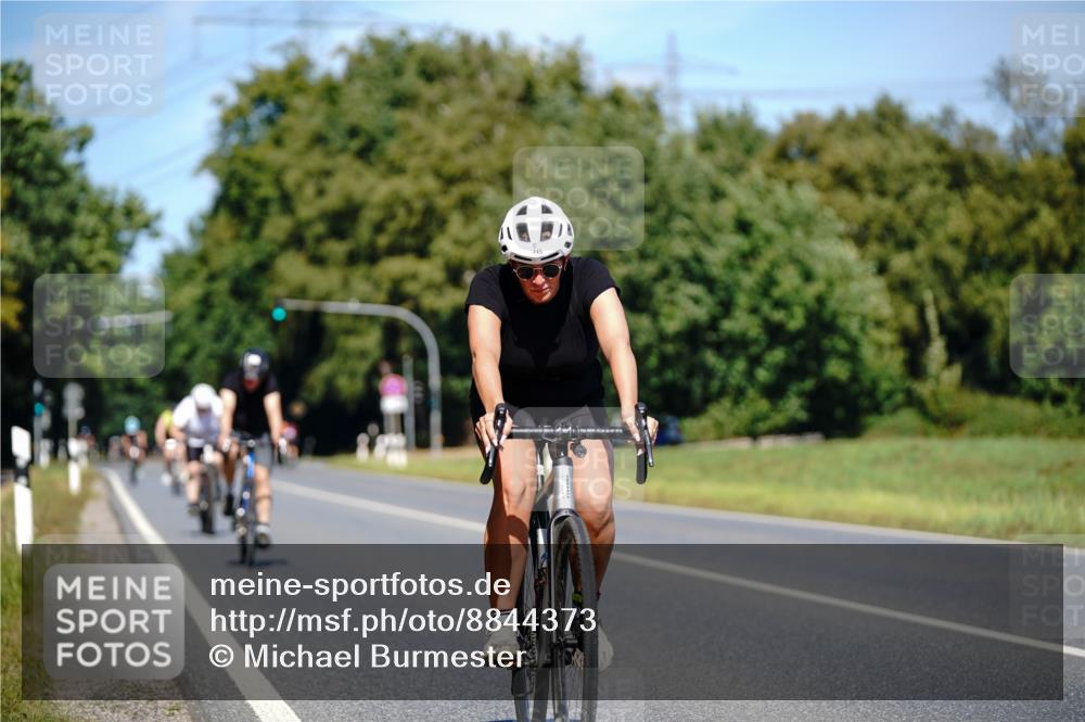 07.09.2025 - 19. Norderstedt Triathlon Michael Burmester http://msf.ph/oto/8844373 07.09.2025 13:07:07 Radfahren 270, 358, 745, 1292 meine-sportfotos.de