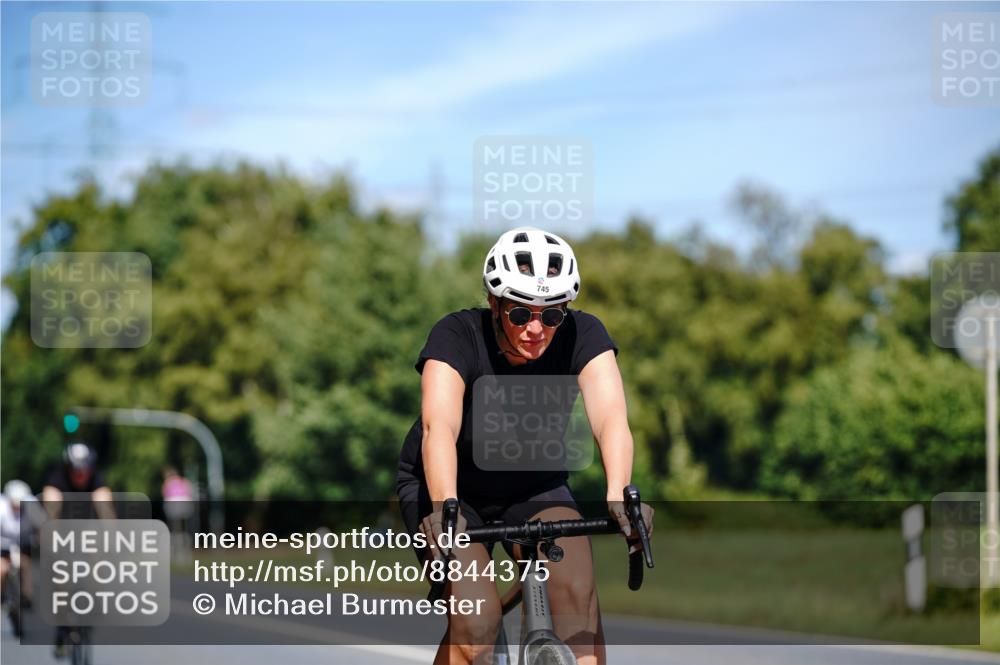 07.09.2025 - 19. Norderstedt Triathlon Michael Burmester http://msf.ph/oto/8844375 07.09.2025 13:07:07 Radfahren 270, 358, 745, 1292 meine-sportfotos.de