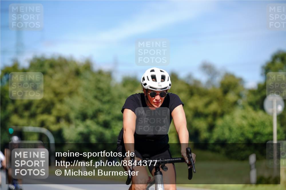 07.09.2025 - 19. Norderstedt Triathlon Michael Burmester http://msf.ph/oto/8844377 07.09.2025 13:07:07 Radfahren 270, 358, 745, 1292 meine-sportfotos.de