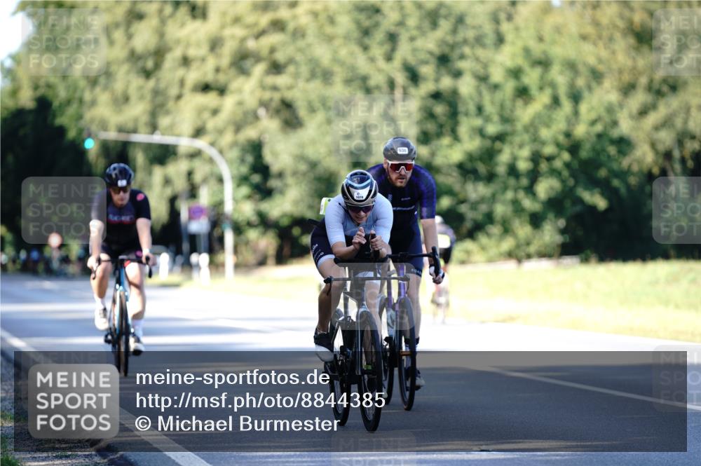 07.09.2025 - 19. Norderstedt Triathlon Michael Burmester http://msf.ph/oto/8844385 07.09.2025 15:59:59 Radfahren 381, 938, 1070, 1405, 1568 meine-sportfotos.de