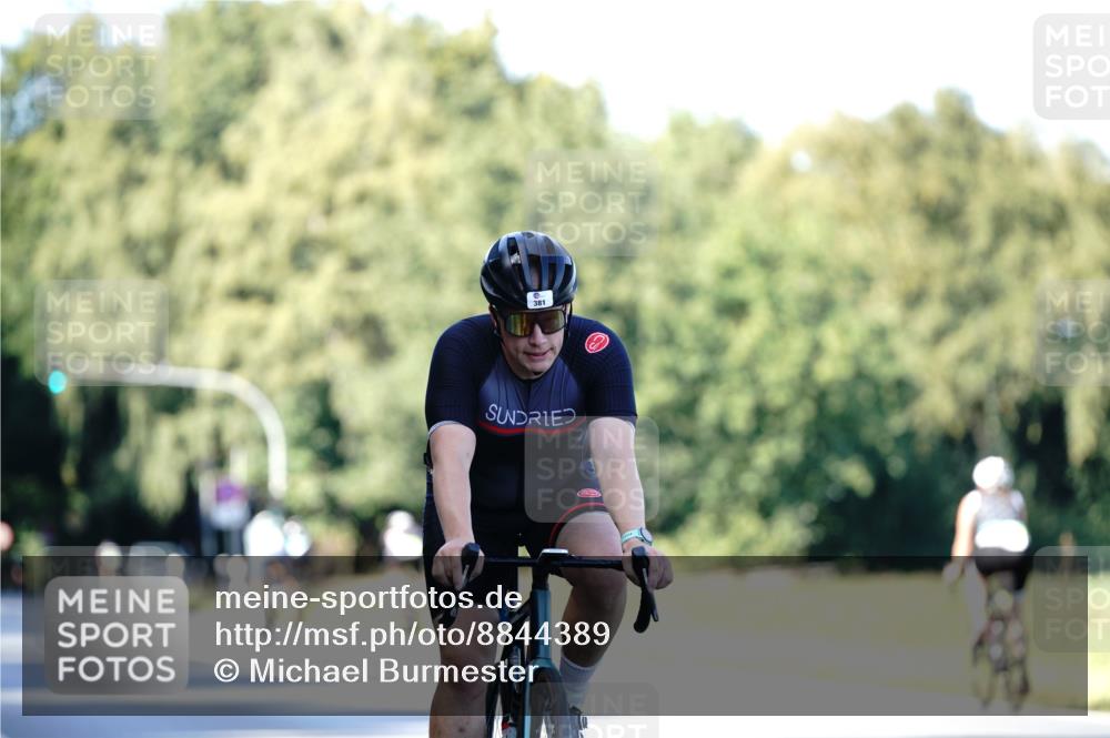 07.09.2025 - 19. Norderstedt Triathlon Michael Burmester http://msf.ph/oto/8844389 07.09.2025 16:00:01 Radfahren 381, 938, 1070 meine-sportfotos.de