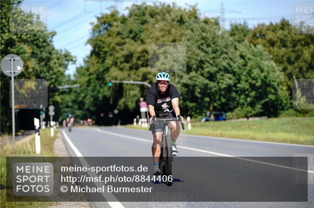 07.09.2025 - 19. Norderstedt Triathlon Michael Burmester http://msf.ph/oto/8844406 07.09.2025 13:07:19 Radfahren 179, 219, 333 meine-sportfotos.de