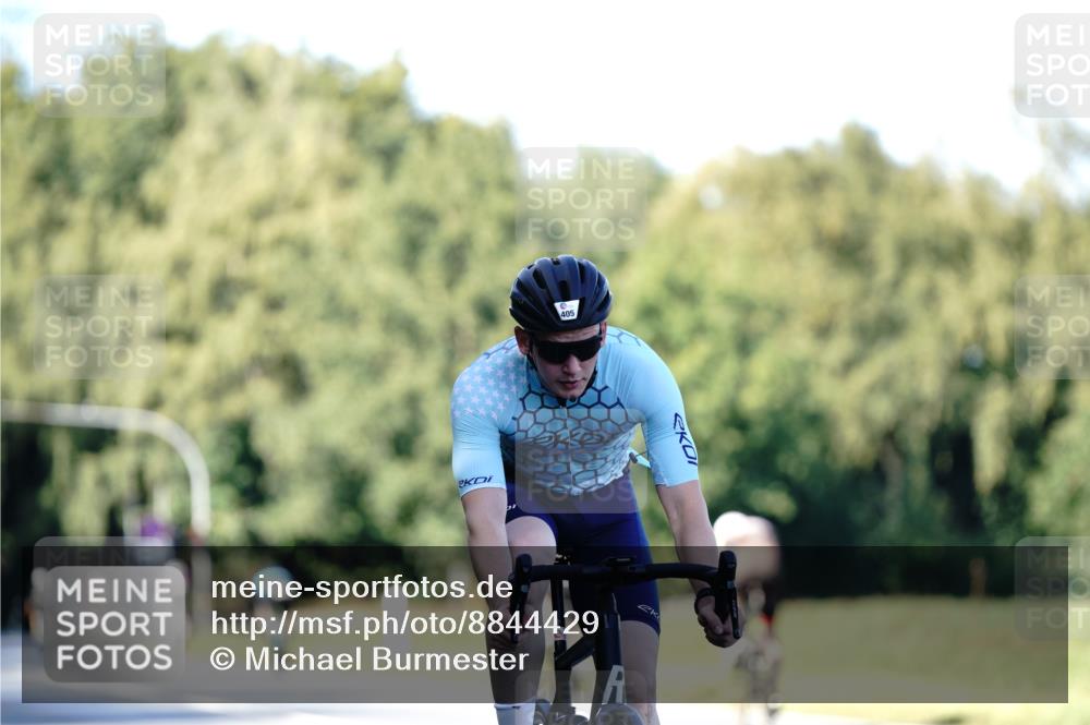 07.09.2025 - 19. Norderstedt Triathlon Michael Burmester http://msf.ph/oto/8844429 07.09.2025 16:00:26 Radfahren 405, 1082, 1412 meine-sportfotos.de
