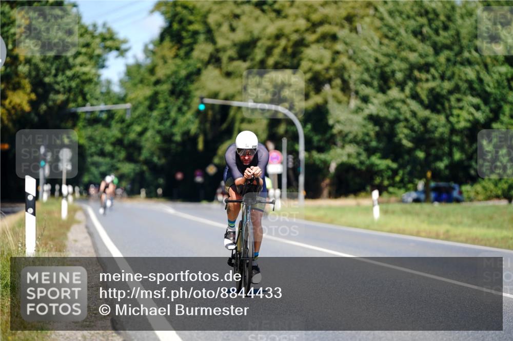 07.09.2025 - 19. Norderstedt Triathlon Michael Burmester http://msf.ph/oto/8844433 07.09.2025 13:07:40 Radfahren 318 meine-sportfotos.de