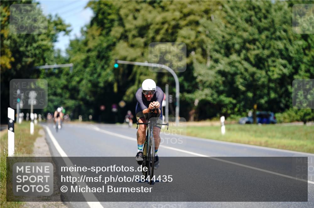 07.09.2025 - 19. Norderstedt Triathlon Michael Burmester http://msf.ph/oto/8844435 07.09.2025 13:07:40 Radfahren 318 meine-sportfotos.de