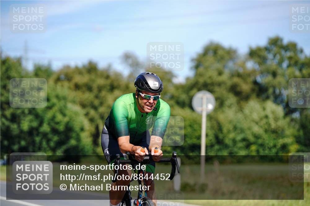 07.09.2025 - 19. Norderstedt Triathlon Michael Burmester http://msf.ph/oto/8844452 07.09.2025 13:07:52 Radfahren 327, 707 meine-sportfotos.de