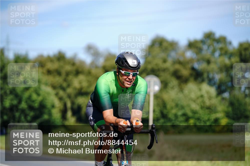 07.09.2025 - 19. Norderstedt Triathlon Michael Burmester http://msf.ph/oto/8844454 07.09.2025 13:07:52 Radfahren 327, 707 meine-sportfotos.de