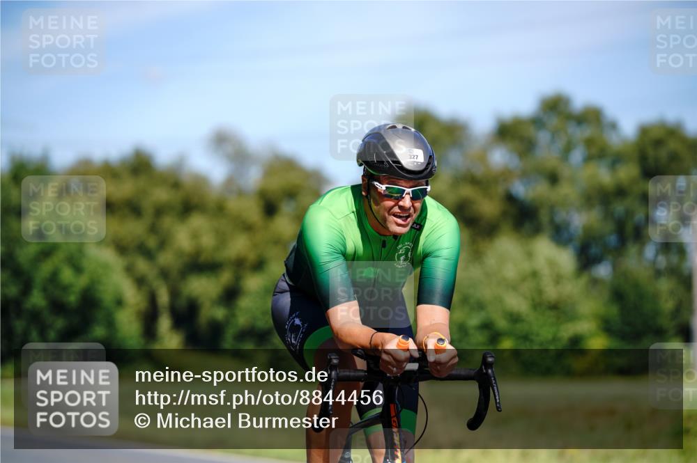 07.09.2025 - 19. Norderstedt Triathlon Michael Burmester http://msf.ph/oto/8844456 07.09.2025 13:07:52 Radfahren 327, 707 meine-sportfotos.de