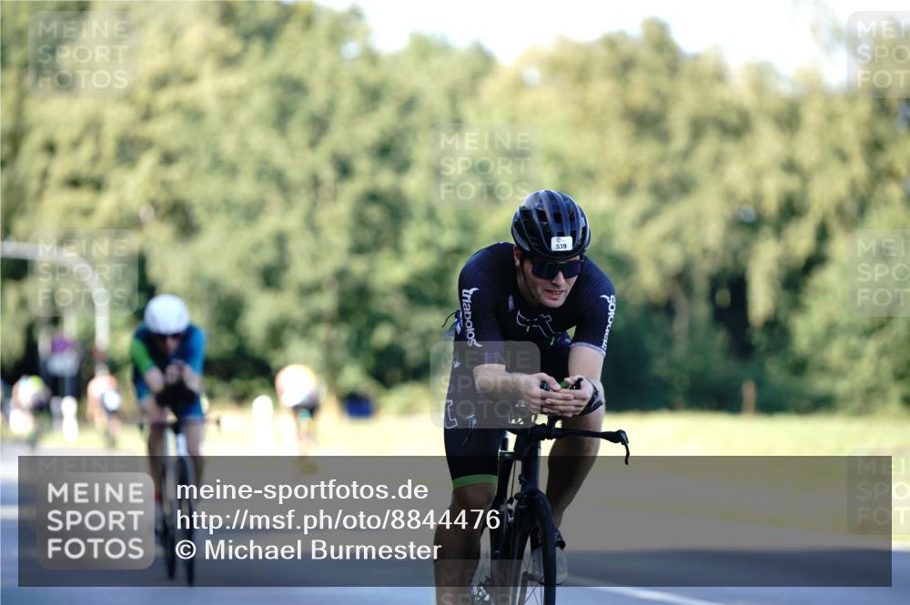 07.09.2025 - 19. Norderstedt Triathlon Michael Burmester http://msf.ph/oto/8844476 07.09.2025 16:00:36 Radfahren 528, 539, 1522, 1613 meine-sportfotos.de