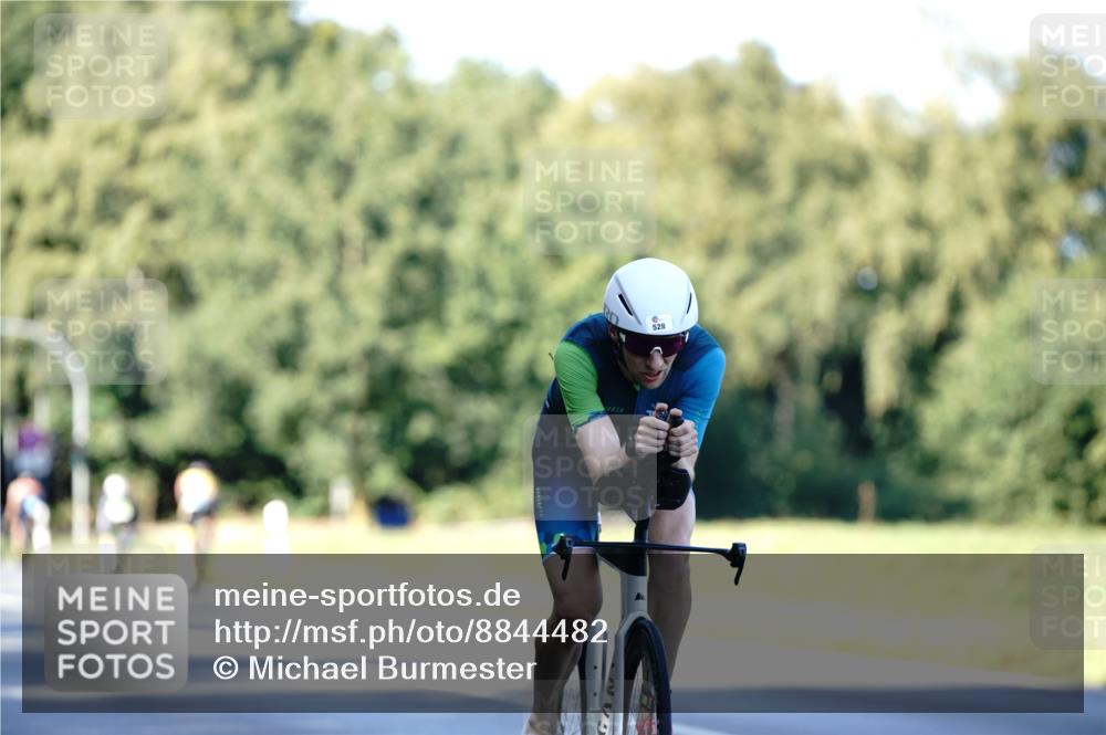 07.09.2025 - 19. Norderstedt Triathlon Michael Burmester http://msf.ph/oto/8844482 07.09.2025 16:00:37 Radfahren 527, 528, 539, 1613 meine-sportfotos.de