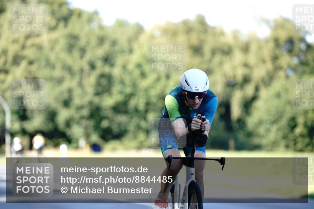 07.09.2025 - 19. Norderstedt Triathlon Michael Burmester http://msf.ph/oto/8844485 07.09.2025 16:00:37 Radfahren 527, 528, 539, 1613 meine-sportfotos.de