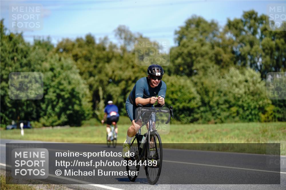 07.09.2025 - 19. Norderstedt Triathlon Michael Burmester http://msf.ph/oto/8844489 07.09.2025 13:08:55 Radfahren 193, 206 meine-sportfotos.de