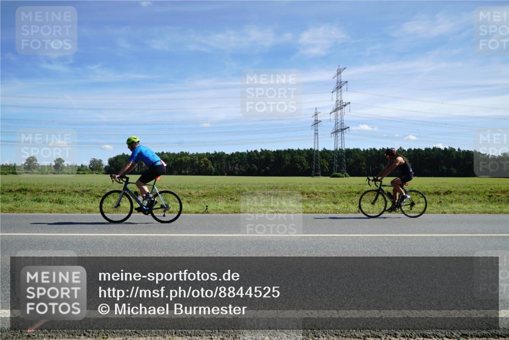 07.09.2025 - 19. Norderstedt Triathlon Michael Burmester http://msf.ph/oto/8844525 07.09.2025 12:44:51 Radfahren 209, 1221, 1360 meine-sportfotos.de