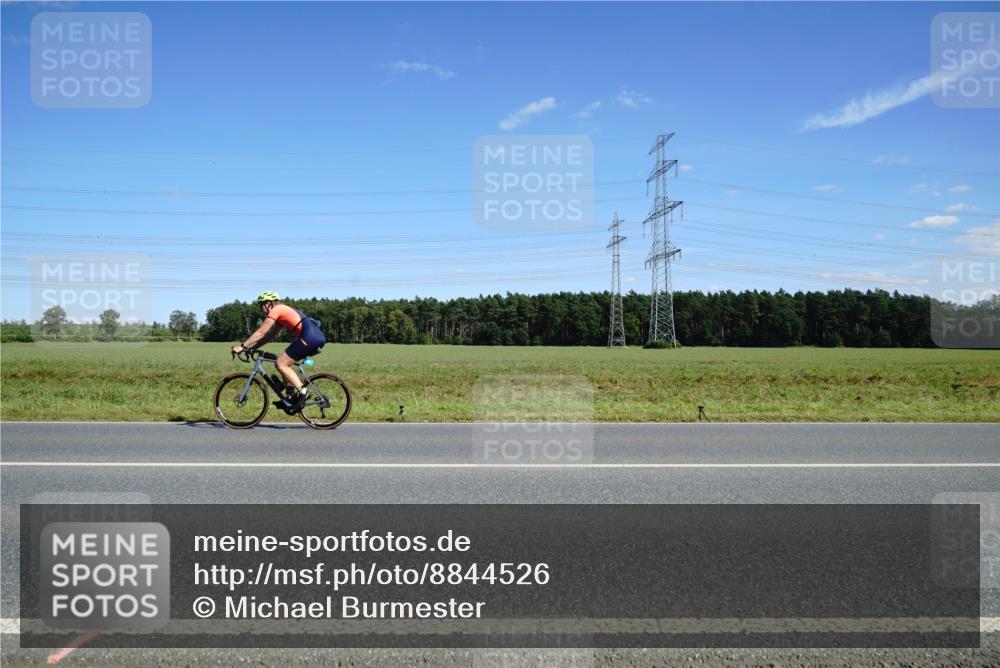 07.09.2025 - 19. Norderstedt Triathlon Michael Burmester http://msf.ph/oto/8844526 07.09.2025 14:50:51 Radfahren 888 meine-sportfotos.de