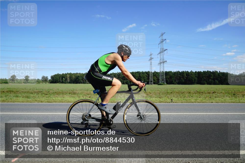 07.09.2025 - 19. Norderstedt Triathlon Michael Burmester http://msf.ph/oto/8844530 07.09.2025 14:50:52 Radfahren 888 meine-sportfotos.de