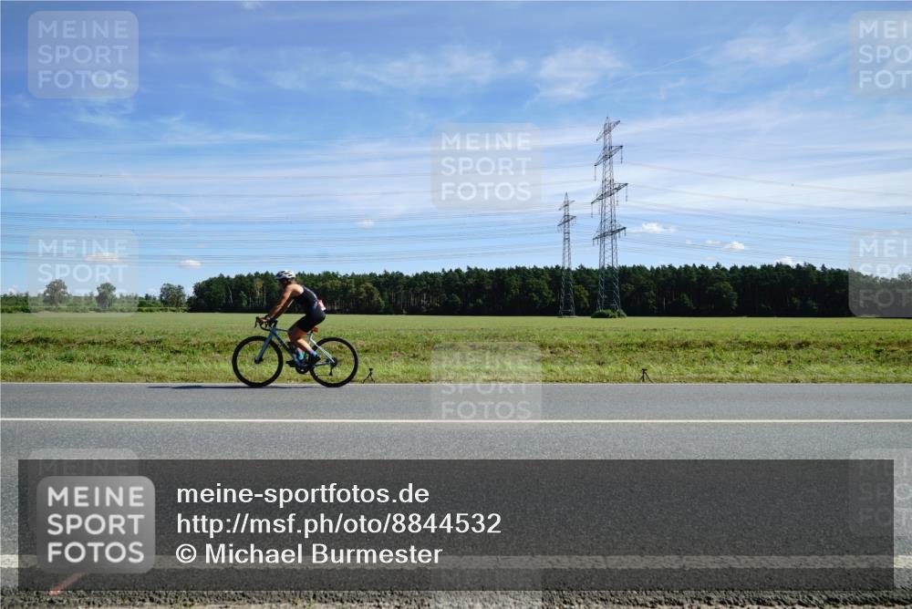 07.09.2025 - 19. Norderstedt Triathlon Michael Burmester http://msf.ph/oto/8844532 07.09.2025 12:44:56 Radfahren 167, 820 meine-sportfotos.de