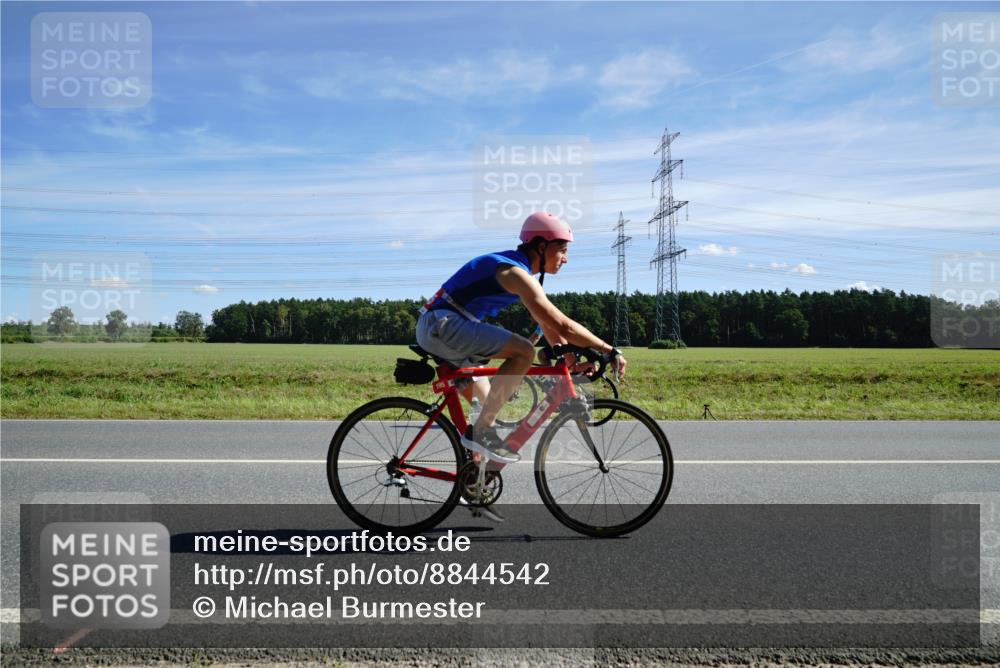 07.09.2025 - 19. Norderstedt Triathlon Michael Burmester http://msf.ph/oto/8844542 07.09.2025 12:45:08 Radfahren 1295 meine-sportfotos.de