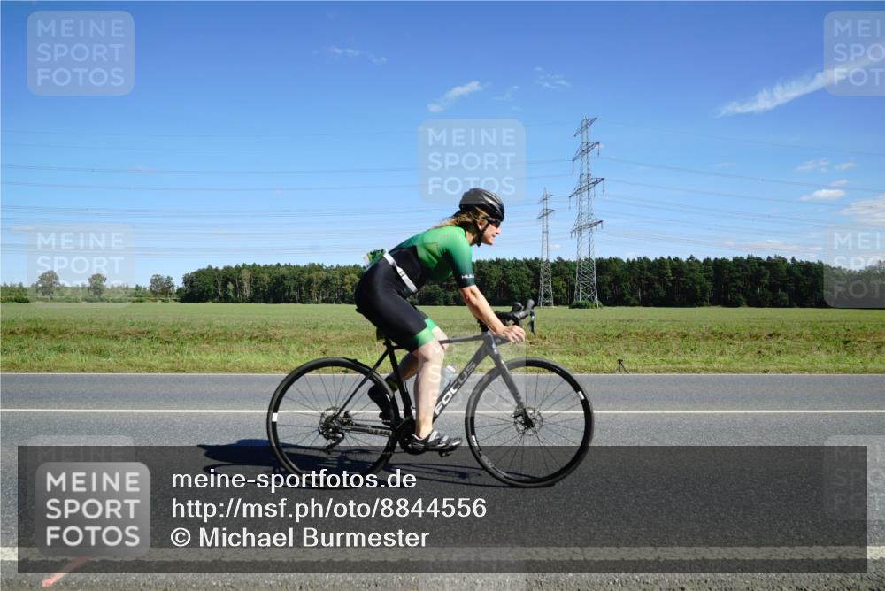 07.09.2025 - 19. Norderstedt Triathlon Michael Burmester http://msf.ph/oto/8844556 07.09.2025 14:51:12 Radfahren 466, 467 meine-sportfotos.de