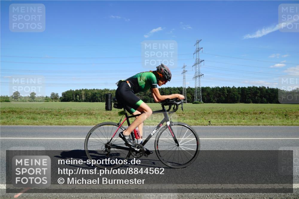 07.09.2025 - 19. Norderstedt Triathlon Michael Burmester http://msf.ph/oto/8844562 07.09.2025 14:51:14 Radfahren 466, 467 meine-sportfotos.de