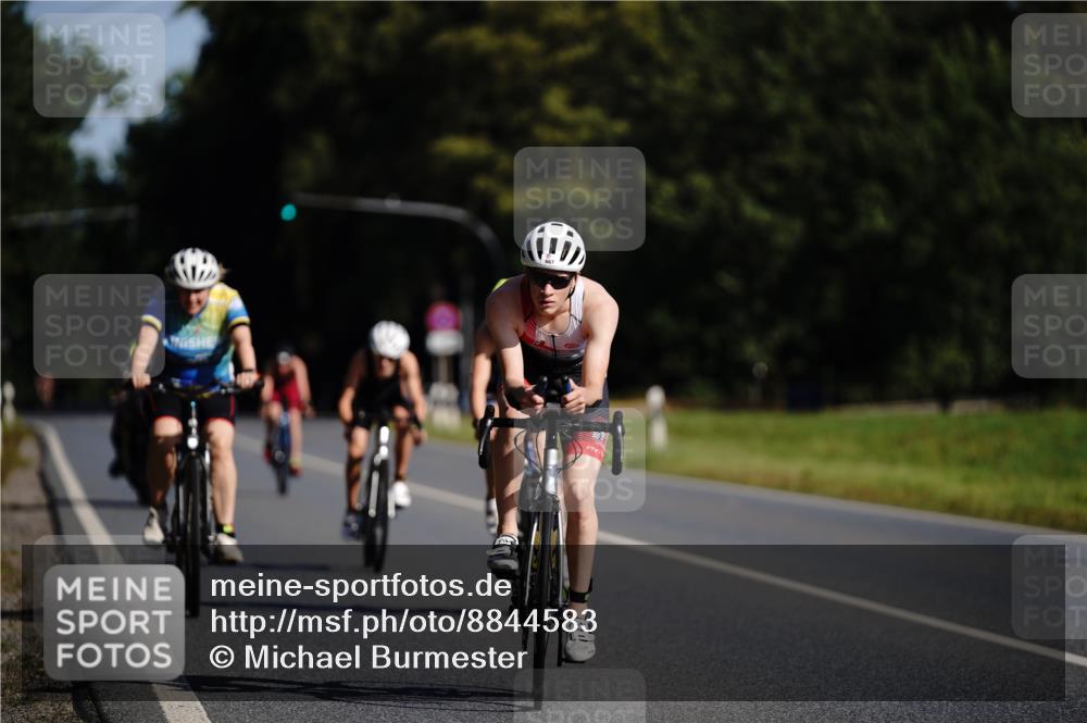 07.09.2025 - 19. Norderstedt Triathlon Michael Burmester http://msf.ph/oto/8844583 07.09.2025 10:37:49 Radfahren 68, 648, 667 meine-sportfotos.de