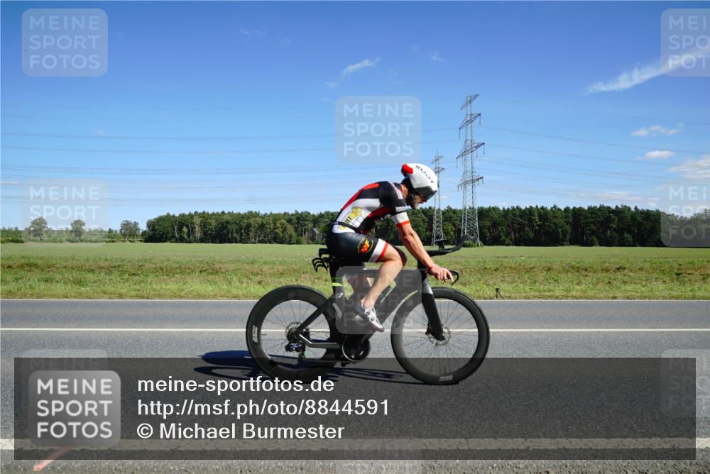 07.09.2025 - 19. Norderstedt Triathlon Michael Burmester http://msf.ph/oto/8844591 07.09.2025 14:51:42 Radfahren 379, 407, 982 meine-sportfotos.de