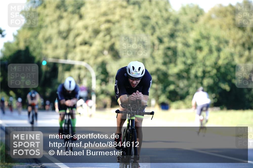 07.09.2025 - 19. Norderstedt Triathlon Michael Burmester http://msf.ph/oto/8844612 07.09.2025 16:01:16 Radfahren 1604, 1606 meine-sportfotos.de