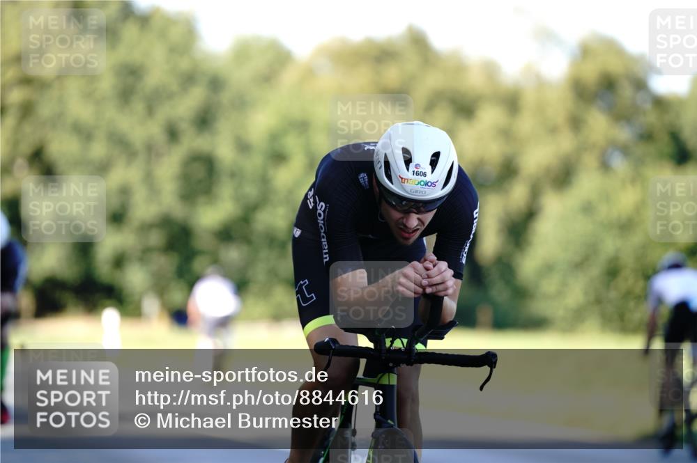 07.09.2025 - 19. Norderstedt Triathlon Michael Burmester http://msf.ph/oto/8844616 07.09.2025 16:01:16 Radfahren 1604, 1606 meine-sportfotos.de