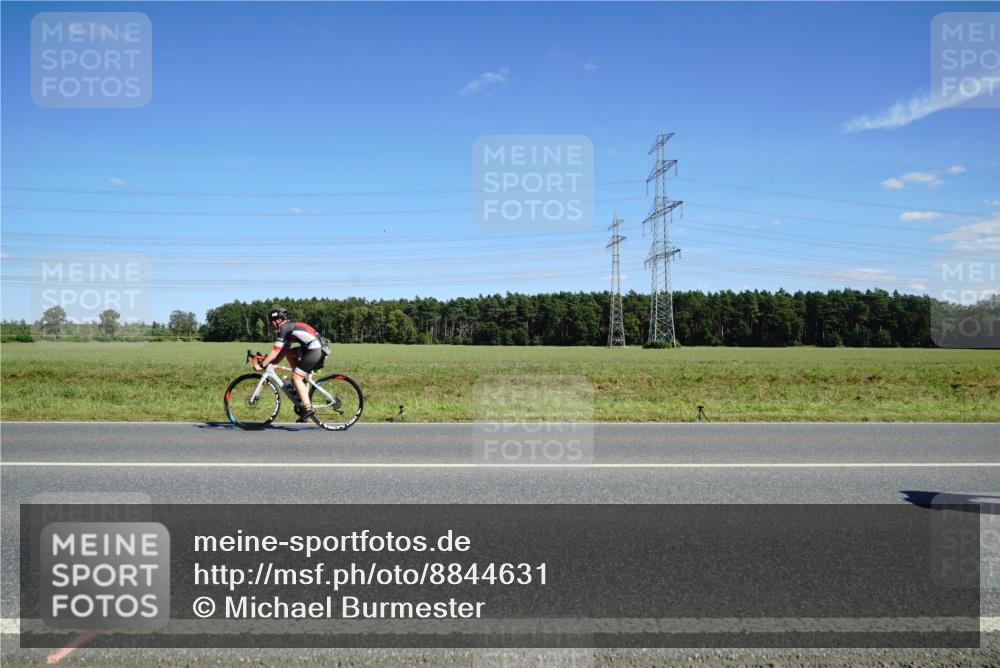 07.09.2025 - 19. Norderstedt Triathlon Michael Burmester http://msf.ph/oto/8844631 07.09.2025 14:52:18 Radfahren 897 meine-sportfotos.de