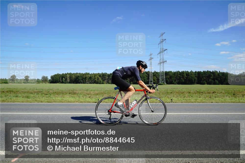 07.09.2025 - 19. Norderstedt Triathlon Michael Burmester http://msf.ph/oto/8844645 07.09.2025 14:52:27 Radfahren 364, 420, 428, 1434, 1486, 1502 meine-sportfotos.de