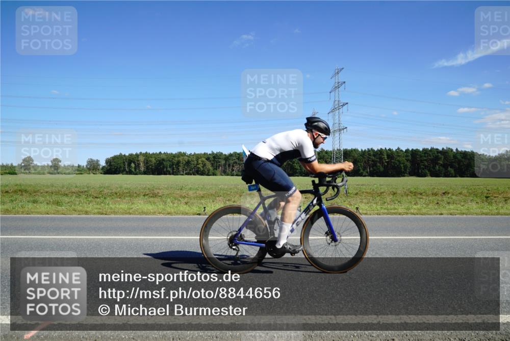 07.09.2025 - 19. Norderstedt Triathlon Michael Burmester http://msf.ph/oto/8844656 07.09.2025 14:52:30 Radfahren 364, 428, 1486, 1502 meine-sportfotos.de