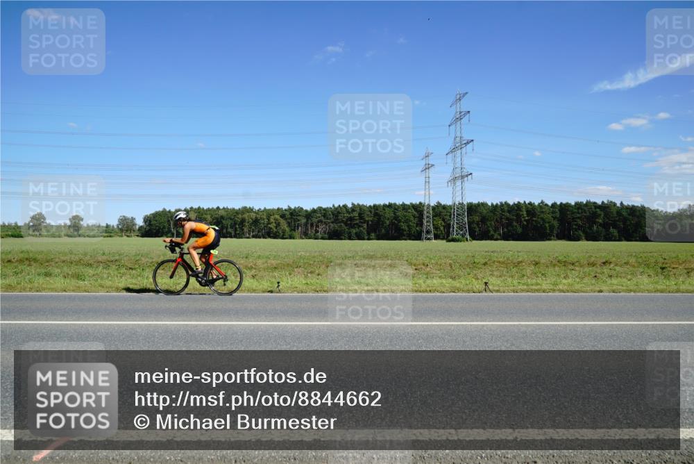 07.09.2025 - 19. Norderstedt Triathlon Michael Burmester http://msf.ph/oto/8844662 07.09.2025 14:52:35 Radfahren 1459 meine-sportfotos.de